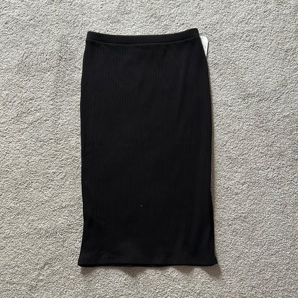 Time and Tru Dresses & Skirts - Black Stretchy Tea Length Skirt